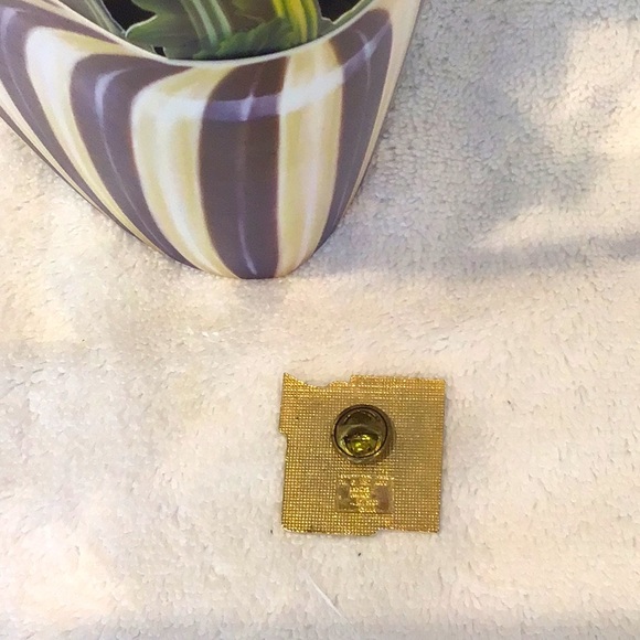 Original Olympic Pin - Picture 2 of 4